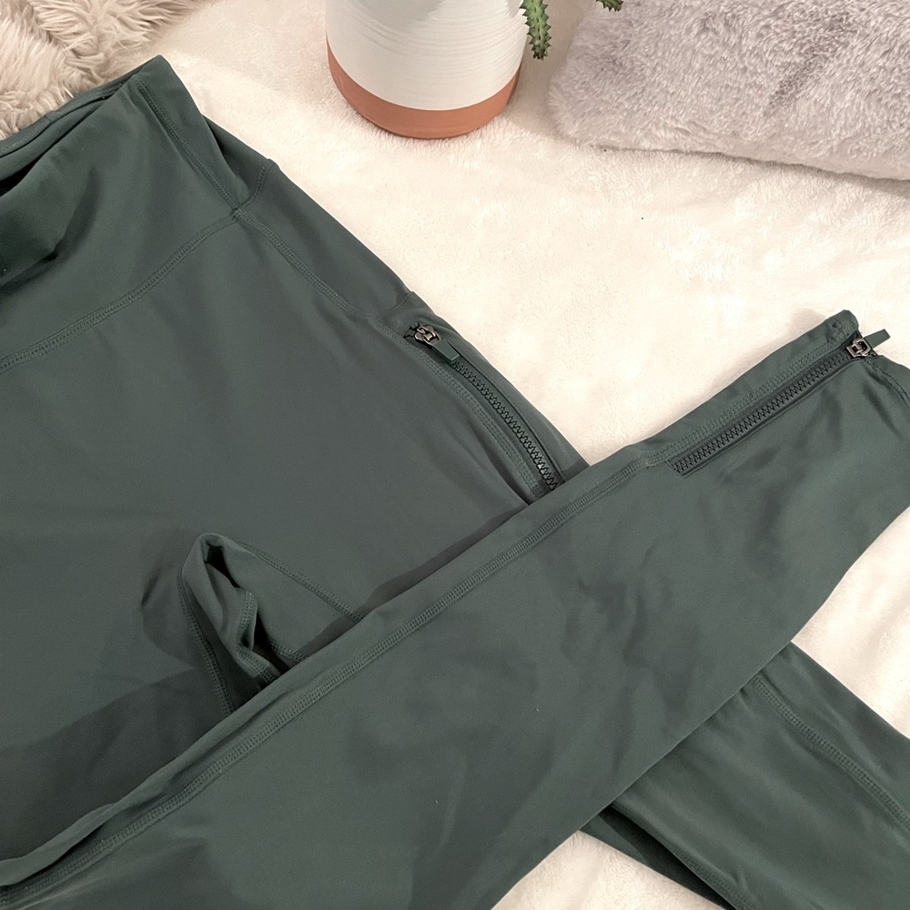 Fabletics- trinity high-waisted utility leggings